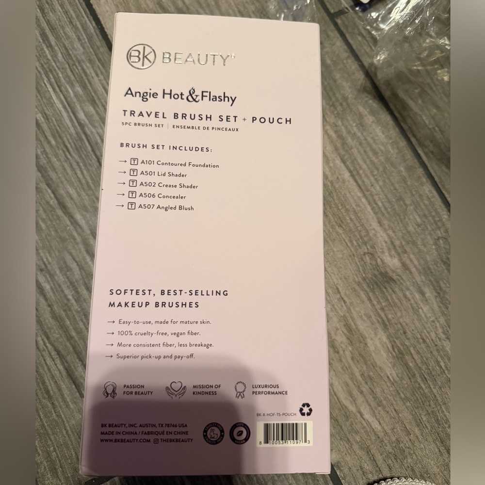 New in box BK BEAUTY BRUSHES - ANGIE HOT & FLASHY Travel Brush Set With Pouch - Picture 4 of 4